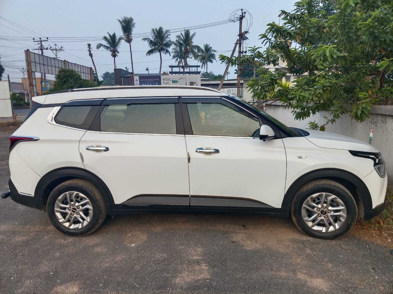 Kia Carens view 1