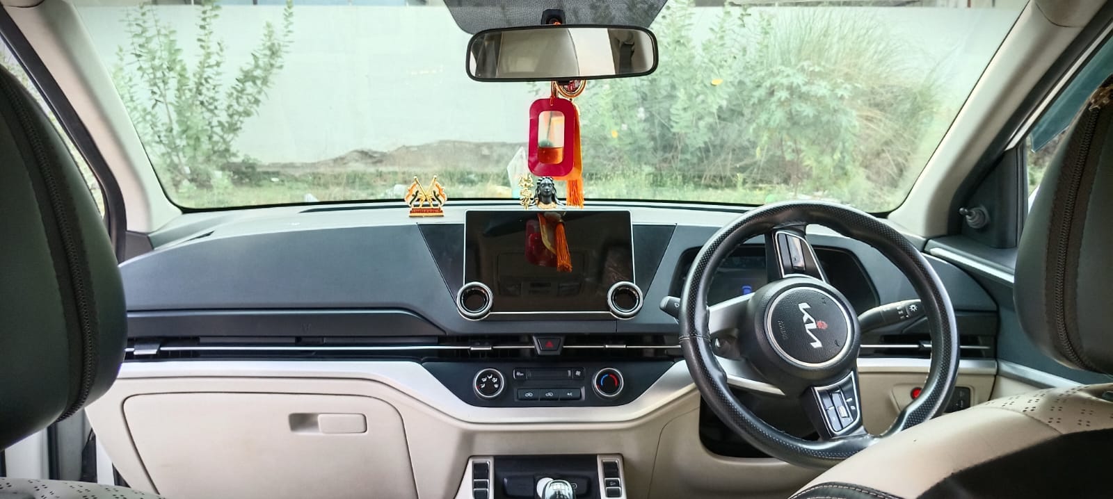 Kia Carens view 4